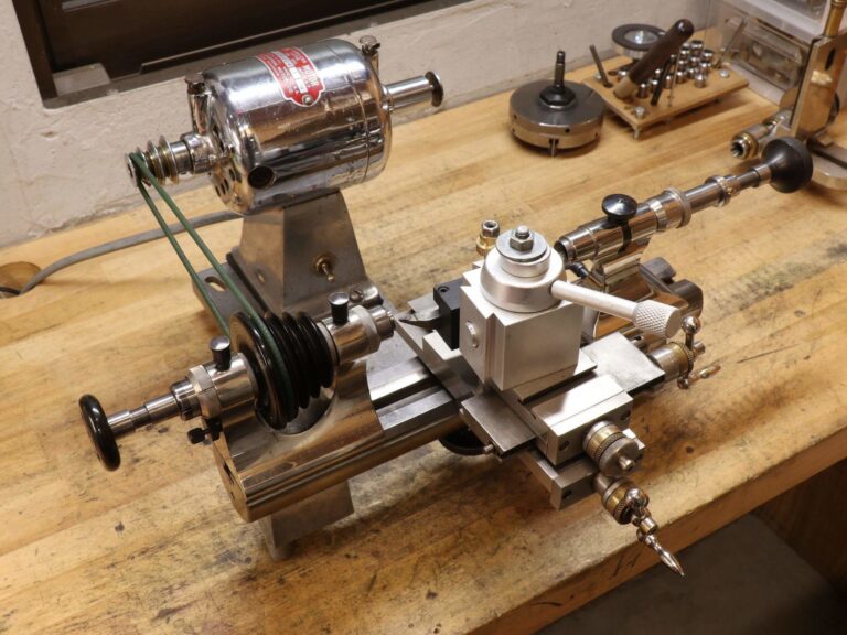 時計旋盤によるパーツ製作 カルティエヴァンドーム用18KYGネジ別作