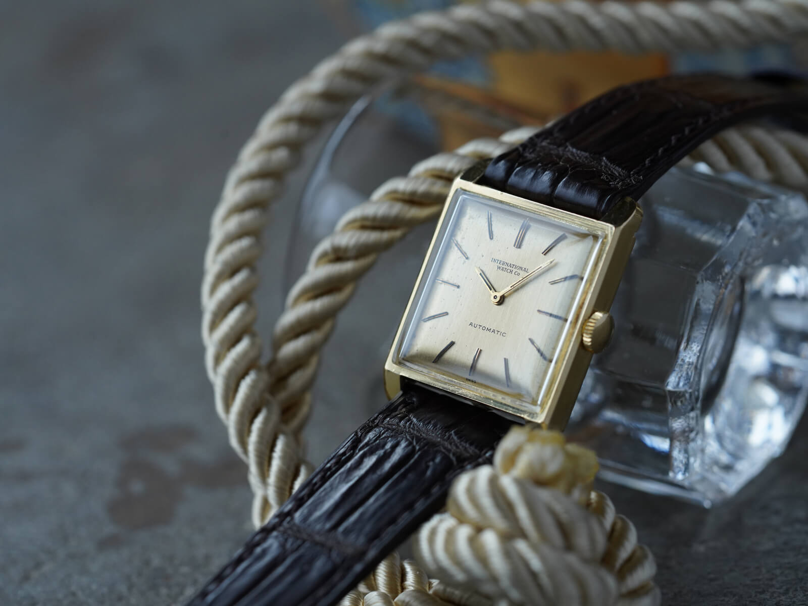 IWC/スクエアケース/ゴールドダイヤル/International watch