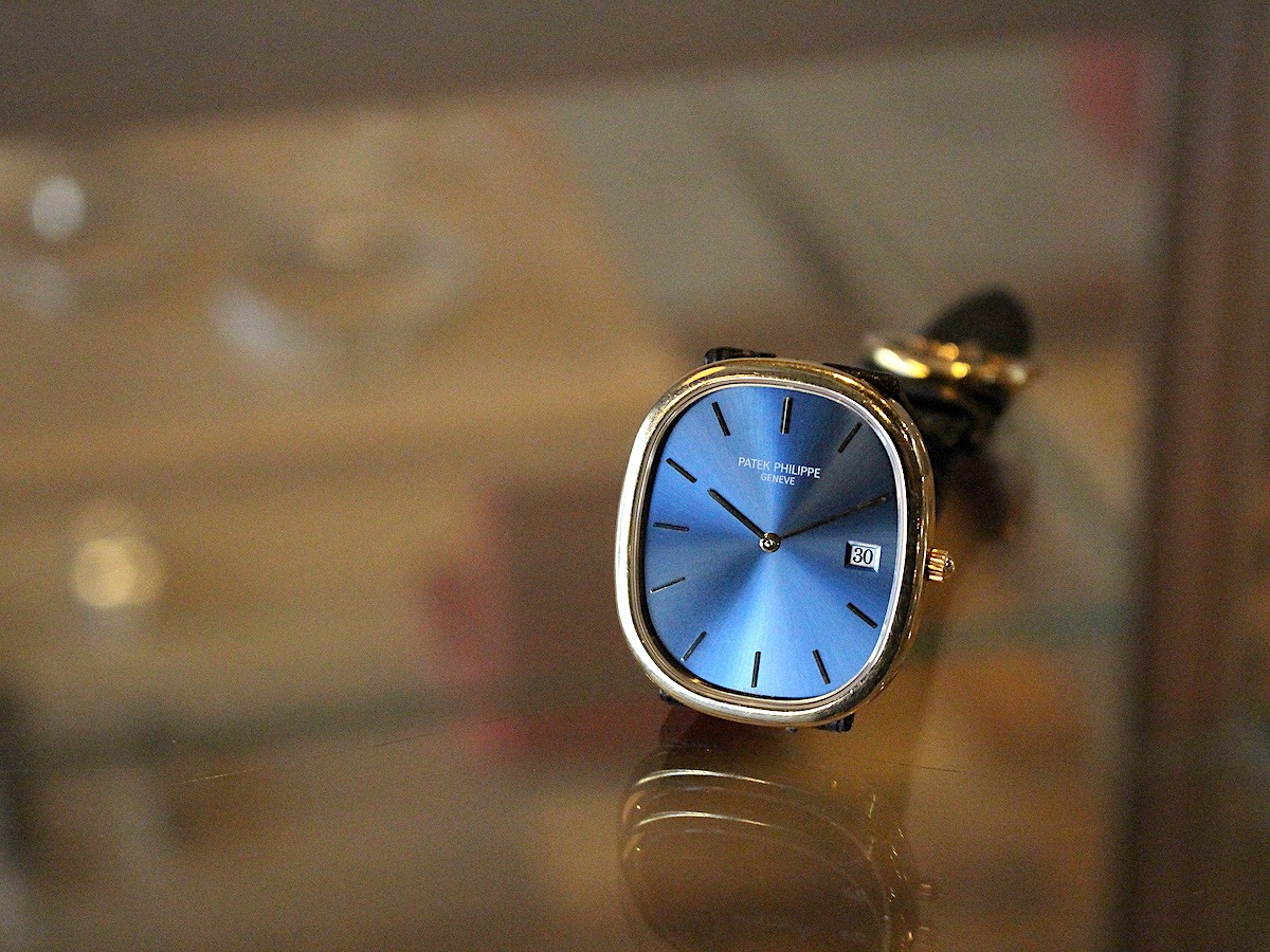 【希少】【パテックフィリップ】ヴィンテージ タイタックピン ブルー×ゴールド色 VINTAGE WATCHES: 1970年代のパテック フィリップ エリプス
