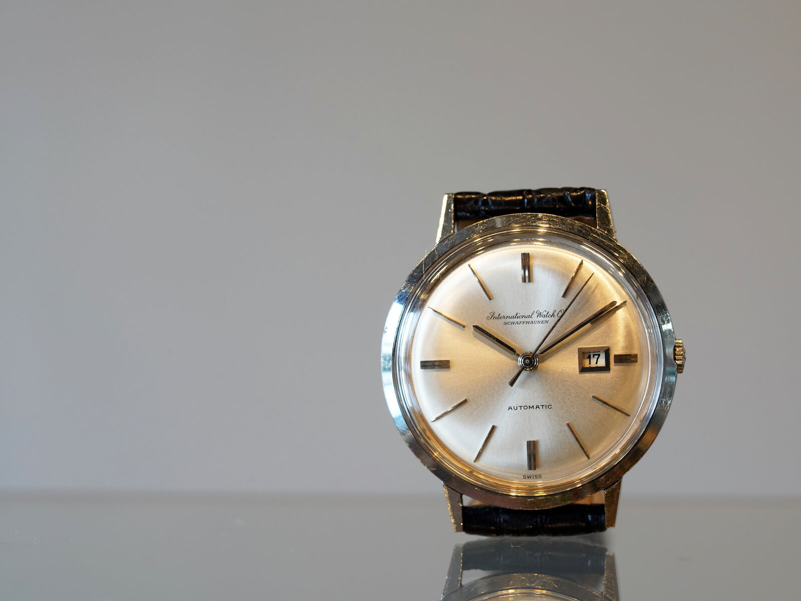 IWC　オールドオンター　寄り目 IWC オールドインター 寄り目デイト 64年製 自動巻