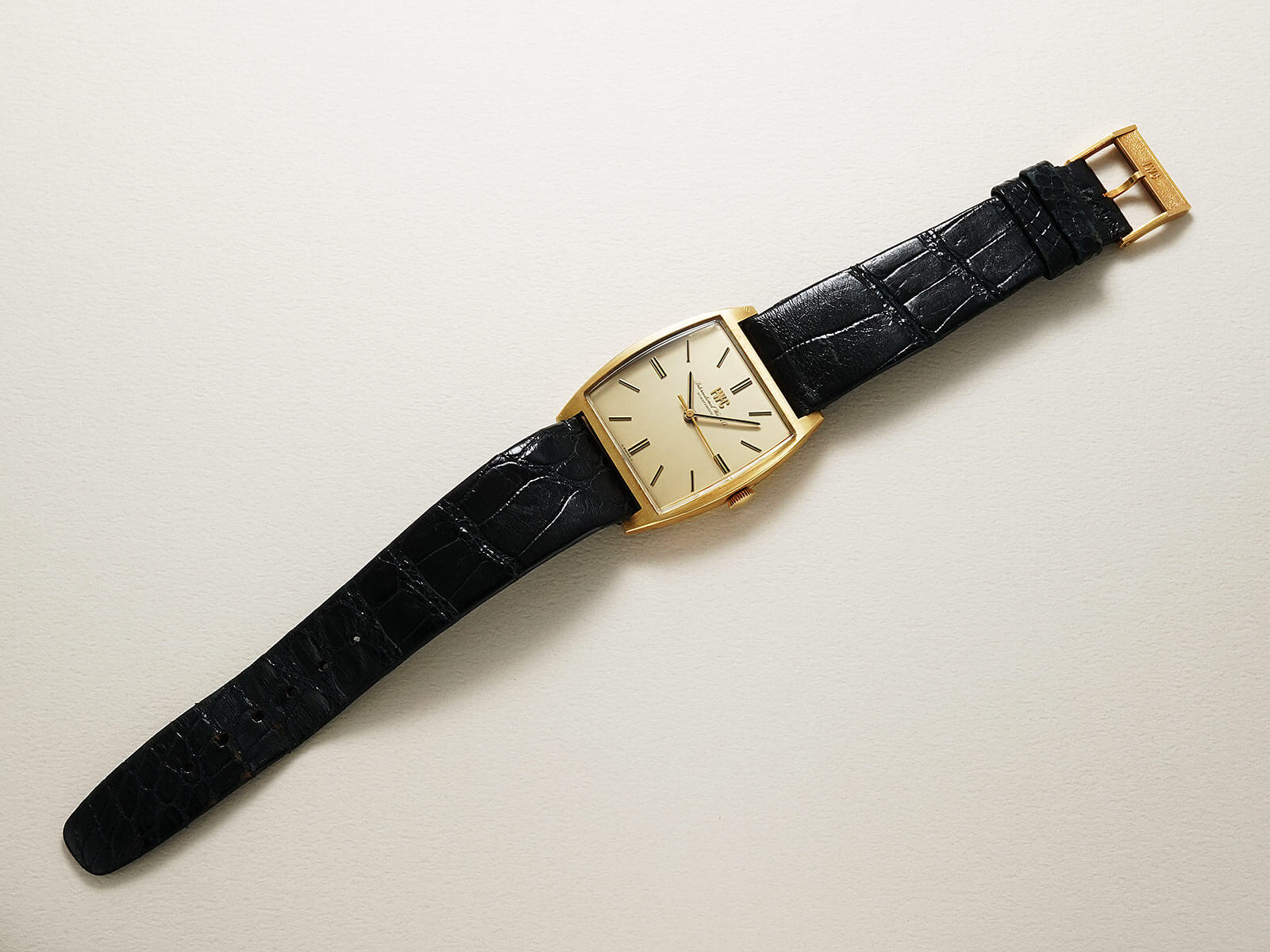 IWC/オールドインター/トノーケース/ゴールドダイヤル/18KYG/手