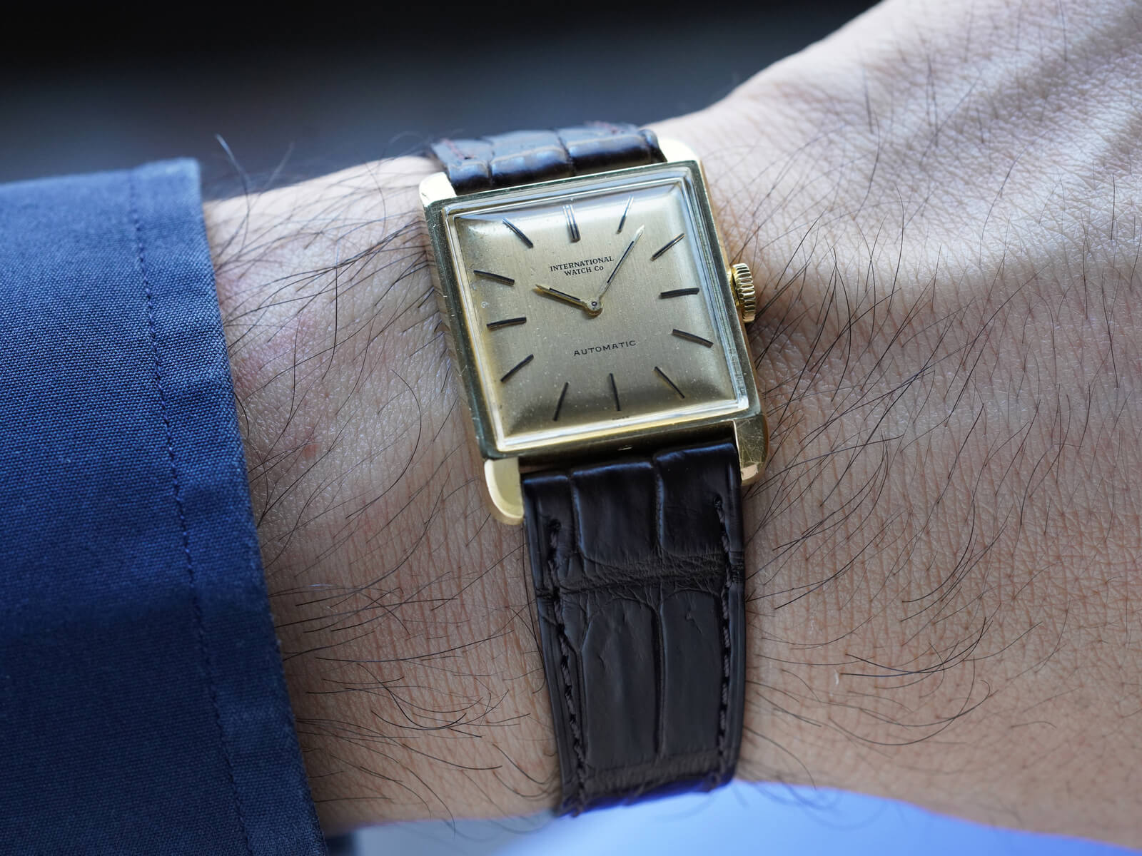 GOLDEN CONCEPT ゴールド スクエア時計44mm ゴールドスクエアスケルトン腕時計メンズ クォーツ式高級感