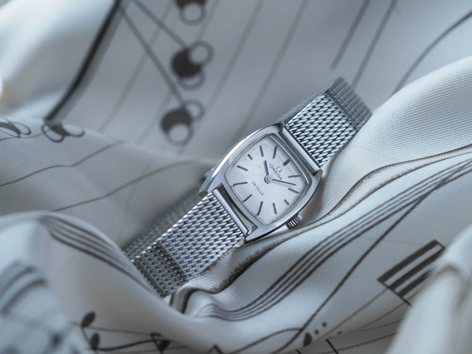【希少】OMEGA オメガ デビル 腕時計DE VILLE トノー型 プッシュ式 OMEGA】 1975年製 オメガ デビル トノー型 ローマンインデックス