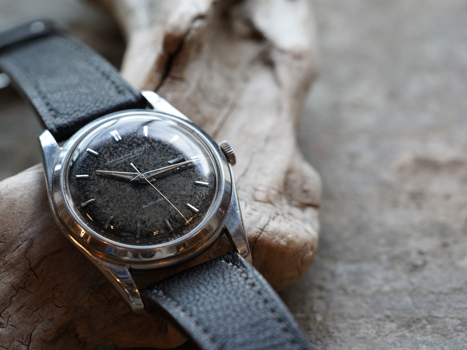 IWC/オールドインター/ラウンドケース/ブラックミラーダイヤル