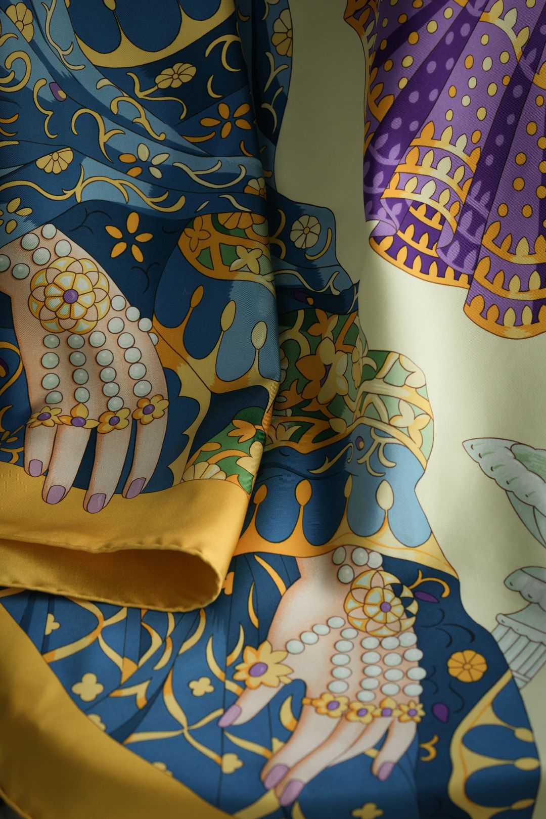 4、メゾンが描くシルクの世界