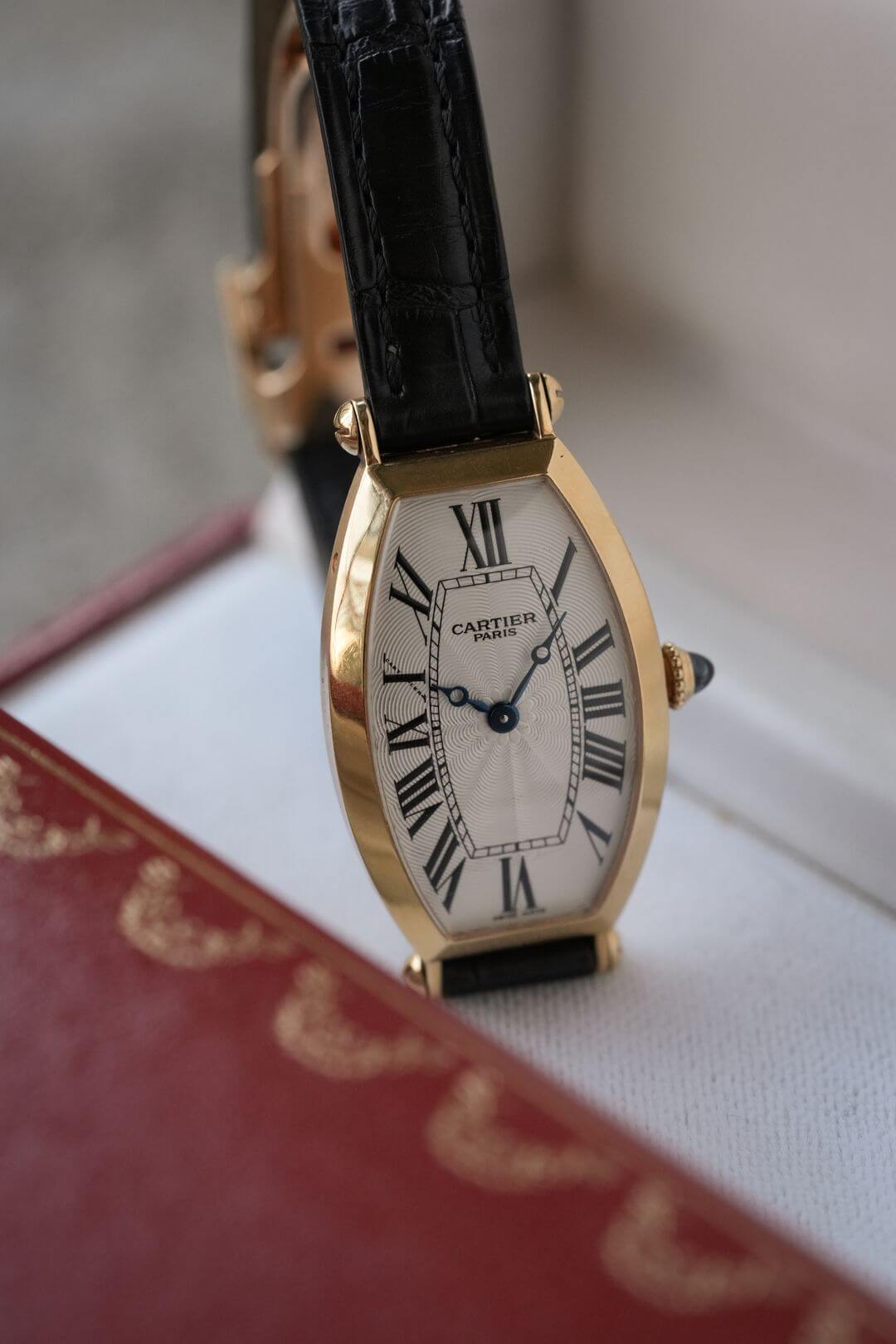 カルティエ/トノーSM/CARTIER PARISギョーシェホワイトローマン